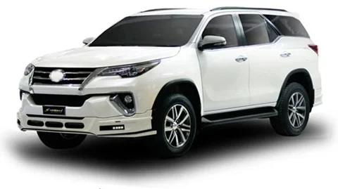 ชุดแต่ง FORTUNER 2015 ภาพรถเต็มคันมุมหน้าจากต้นทาง S-Sporty