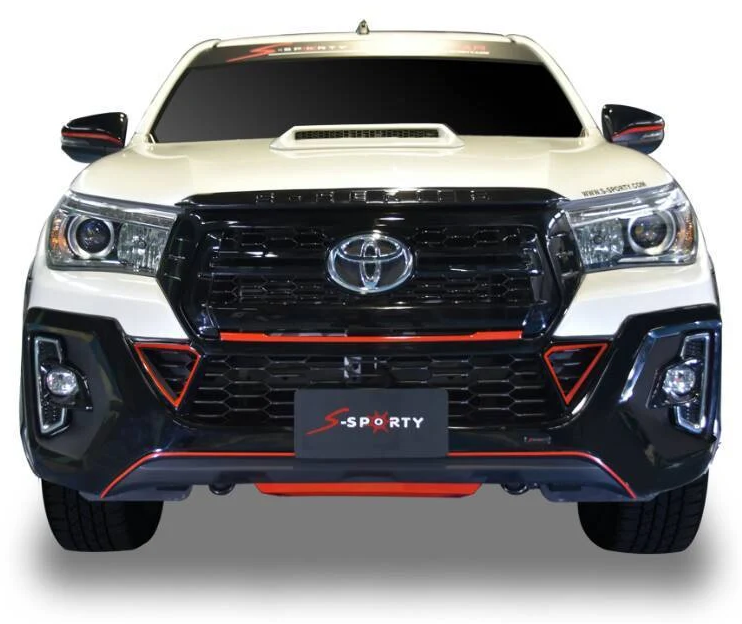 ชุดแต่ง REVO ROCCO 2018 BLACK GUARD ภาพรถเต็มคันมุมหน้าจากต้นทาง S-Sporty