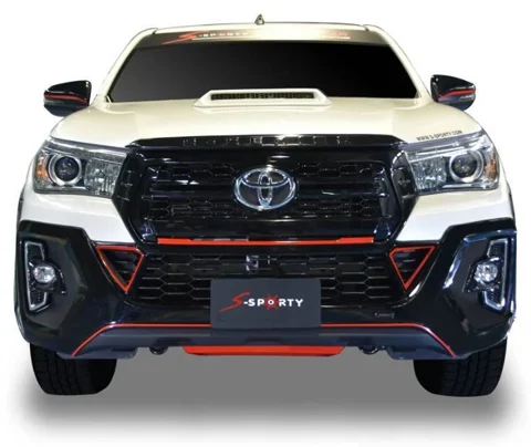 ชุดแต่ง REVO ROCCO 2018 BLACK GUARD ภาพรถเต็มคันมุมหน้าจากต้นทาง S-Sporty