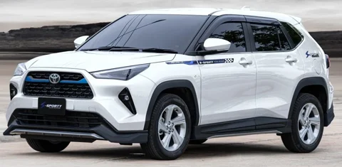 ชุดแต่ง YARIS CROSS 2024 SPORT 1 ภาพรถเต็มคันมุมหน้าจากต้นทาง S-Sporty
