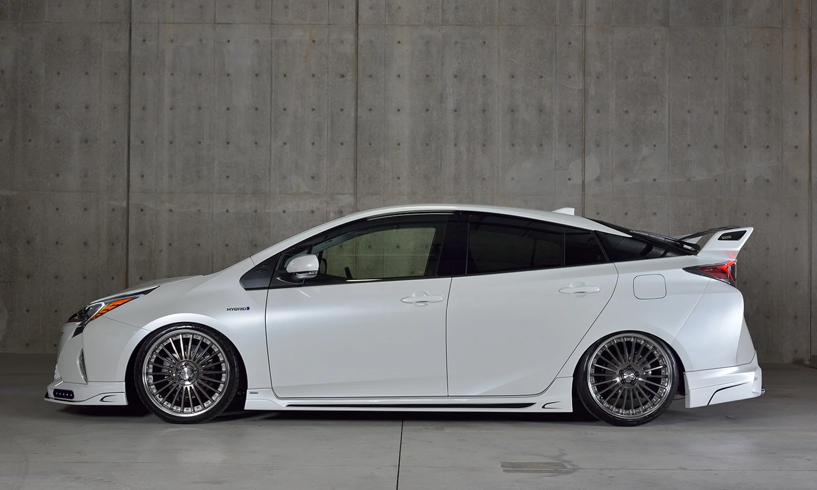 ชุดแต่ง TOYOTA 50 PRIUS MODEL ZVW5# 2015.12~2018.12 Rowen Japan ภาพ 7
