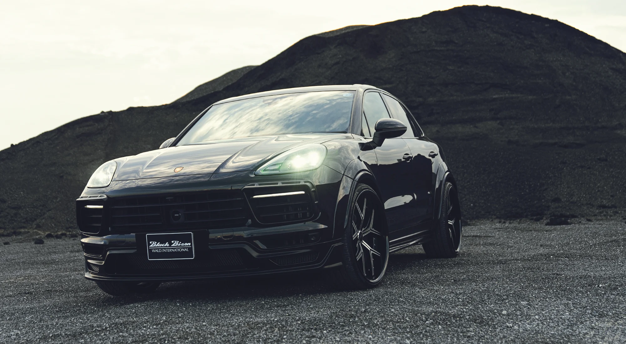 ชุดแต่ง PORSCHE CAYENNE WALD Japan สปอร์ตไลน์ แบล็กไบซัน เอดิชัน ภาพ 13