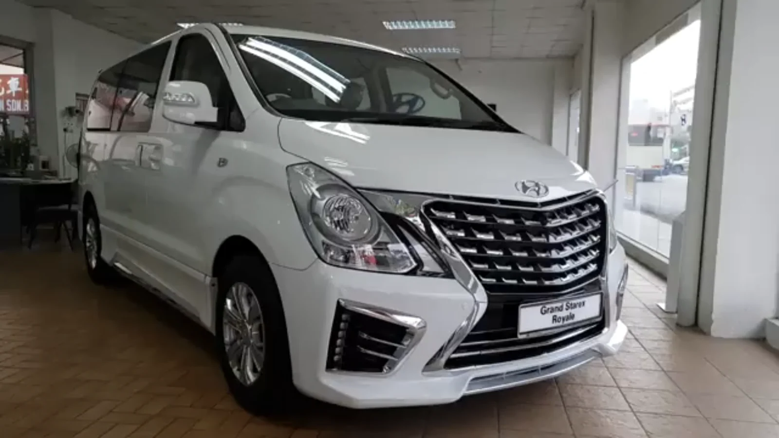 รูปชุดแต่ง ชุดแต่ง Hyundai H1 Royale 17 18 ภาพที่ 13