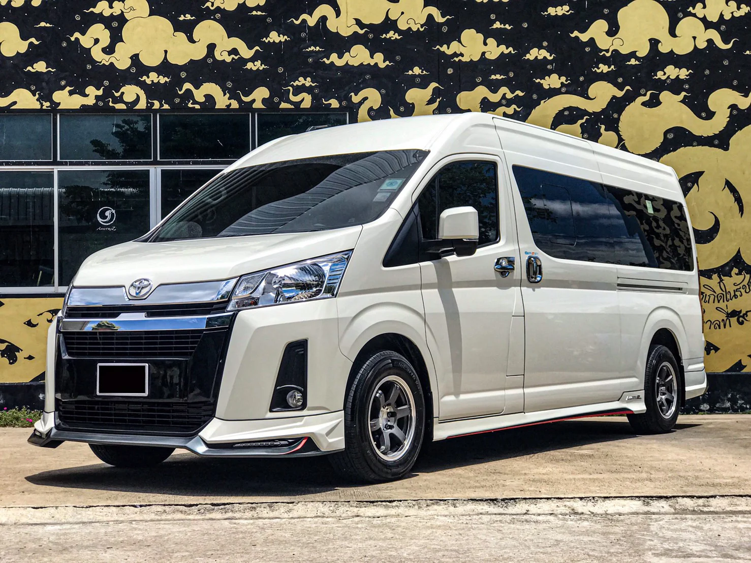 รูปชุดแต่ง ชุดแต่ง TOYOTA Commuter รถตู้ 2019 2025 AMT 2019 V2 ภาพที่ 9