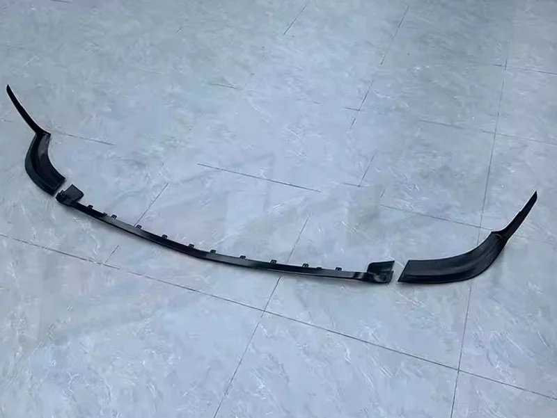 รูปชุดแต่ง ชุดแต่ง Mercedes-Benz C Class W206 2021 2024 C63 Front Skirt ภาพที่ 5