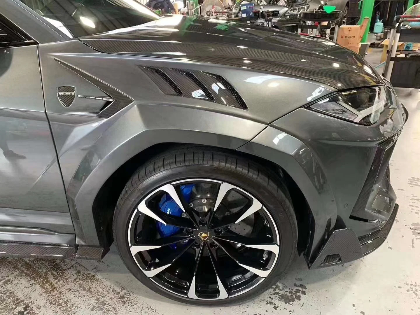 รูปชุดแต่ง ชุดแต่ง Lamborghini Urus Mansory ภาพที่ 2