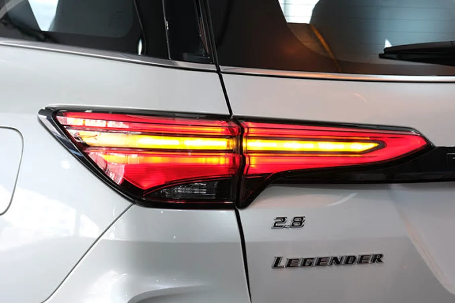 รูปชุดแต่ง ชุดแต่ง TOYOTA Fortuner 2020 2024 เปลี่ยนหน้าเป็น Legender ภาพที่ 10