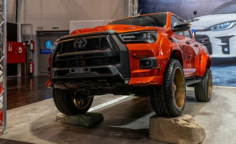 ชิ้นเสริมฝากระโปรงหน้า Prior Design TOYOTA Hilux Invincible 2018+ ภาพสินค้าที่เลือก