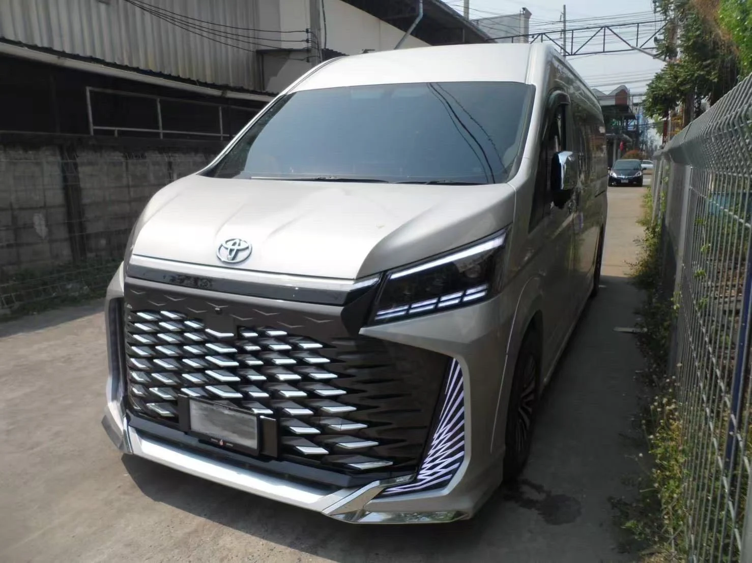 รูปชุดแต่ง ชุดแต่ง TOYOTA Commuter รถตู้ 2019 2025 LM 300 Lexus Style ภาพที่ 12