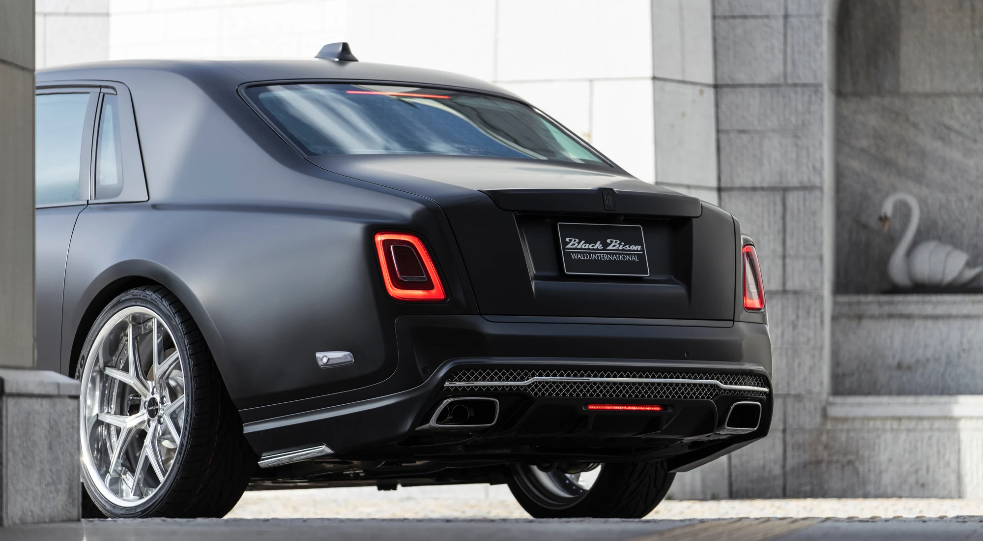 ชุดแต่ง ROLLS-ROYCE PHANTOM 8 WALD Japan สปอร์ตไลน์ แบล็กไบซัน เอดิชัน ภาพ 18