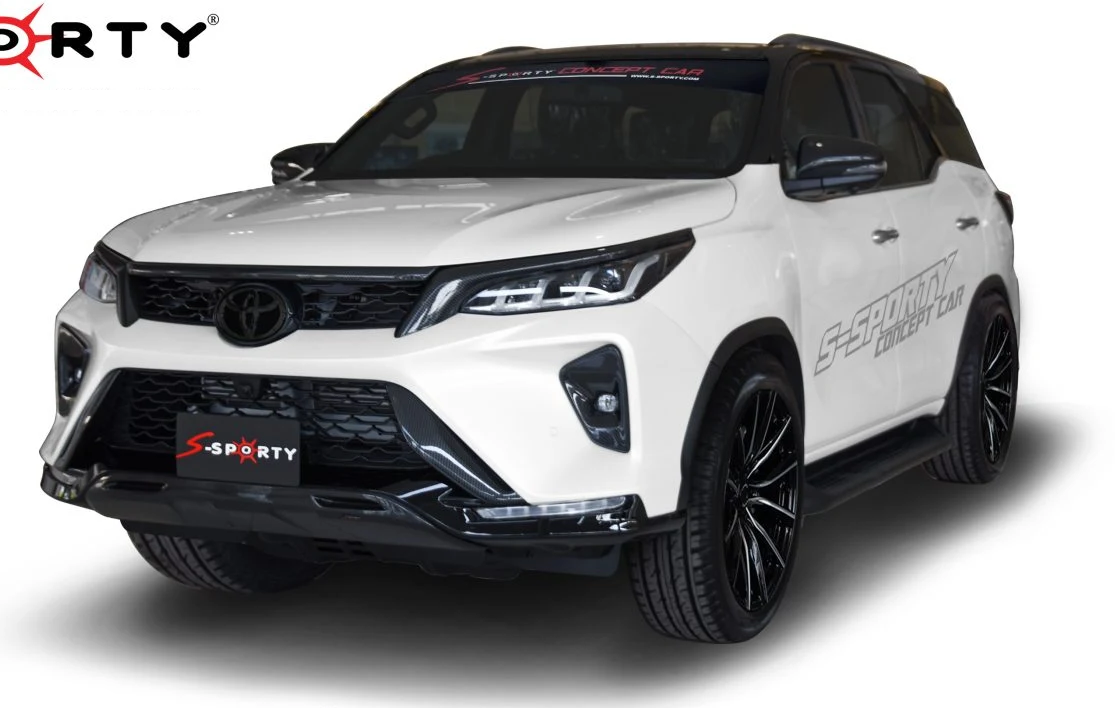 ชุดแต่ง FORTUNER 2021 – SPORT KEVLAR ภาพรถเต็มคันมุมหน้าจากต้นทาง S-Sporty