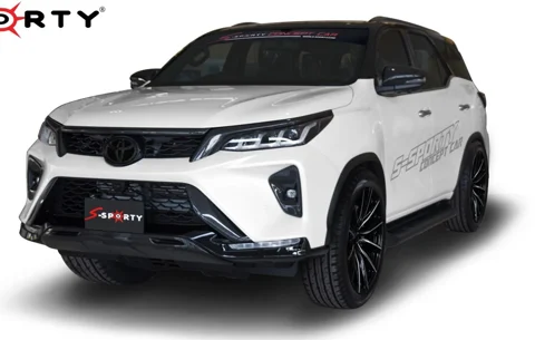 ชุดแต่ง FORTUNER 2021 – SPORT KEVLAR ภาพรถเต็มคันมุมหน้าจากต้นทาง S-Sporty