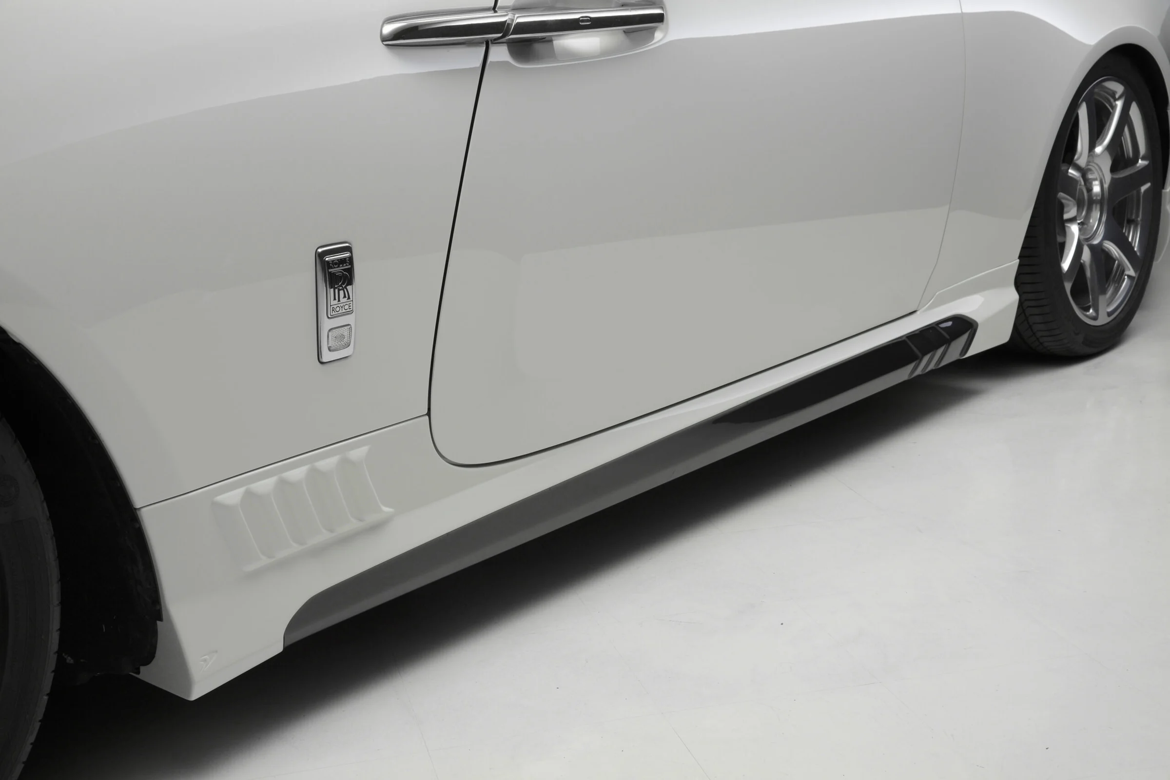 ชุดแต่ง ROLLS-ROYCE WRAITH WALD Japan สปอร์ตไลน์ แบล็กไบซัน เอดิชัน ภาพ 8