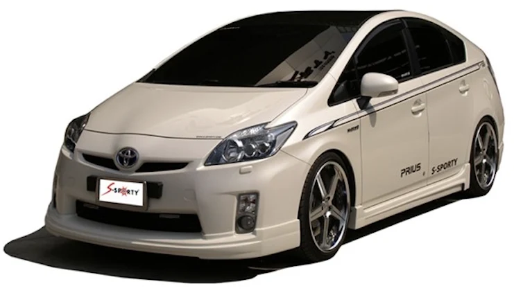 ชุดแต่ง PRIUS 2010 – S ภาพรถเต็มคันมุมหน้าจากต้นทาง S-Sporty