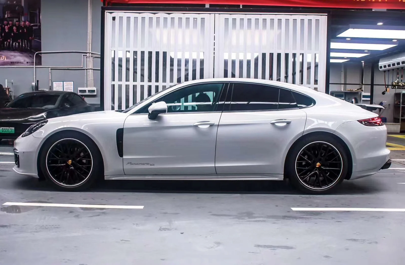 รูปชุดแต่ง ชุดแต่ง Porsche Panamera 971 ปี 16 23 GTS ภาพที่ 4
