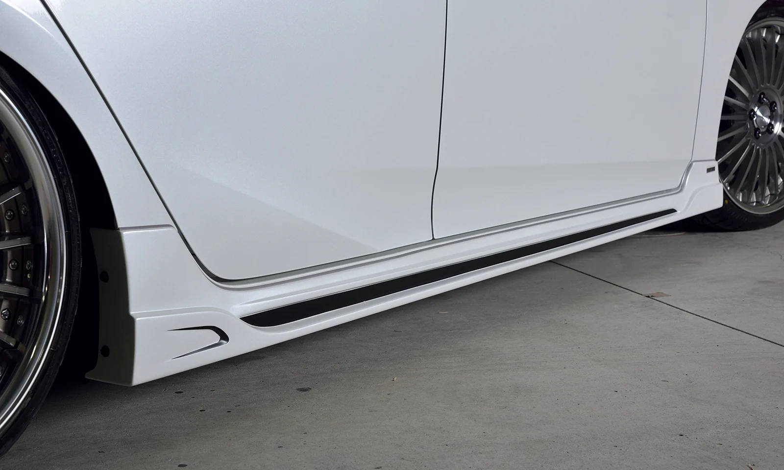 ชุดแต่ง TOYOTA 50 PRIUS MODEL ZVW5# 2015.12~2018.12 Rowen Japan ภาพ 14
