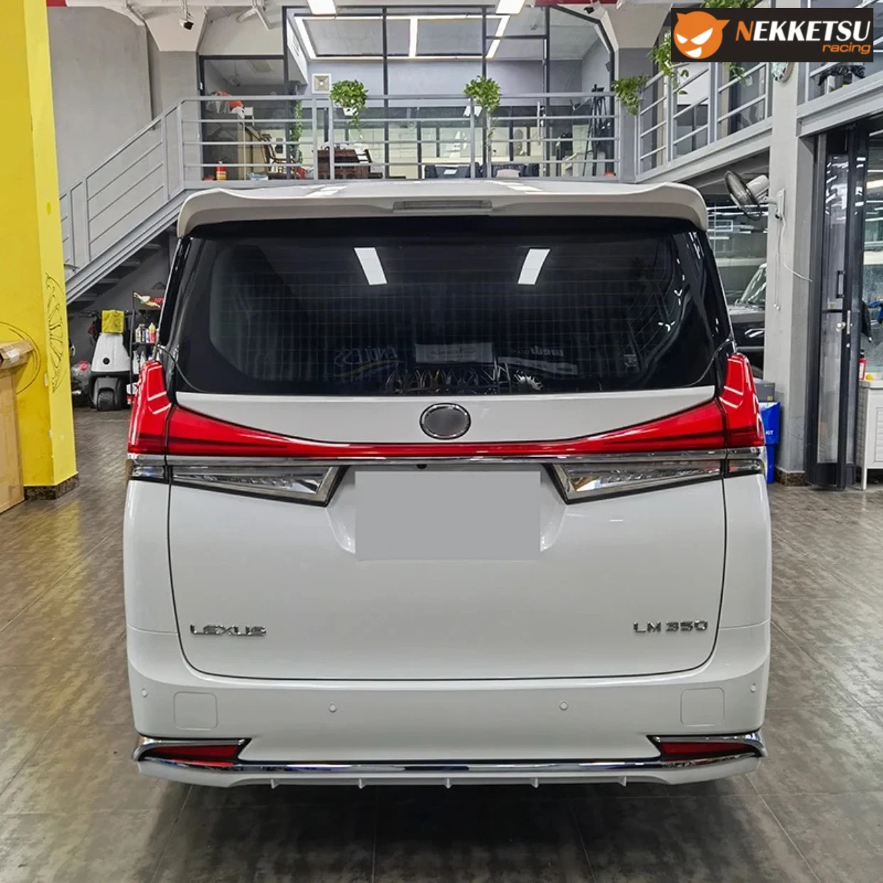 รูปชุดแต่ง ชุดแต่ง TOYOTA Alphard AH20 2009 2014 แปลงเป็น Lexus LM (ตัดต่อหลัง) ภาพที่ 3