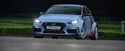 กรอบช่องดักลมหน้า PDN30X Prior Design HYUNDAI i30N Pre-Facelift — ภาพกรอบช่องดักลมหน้า PDN30Xติดตั้งบนรถจากต้นทาง