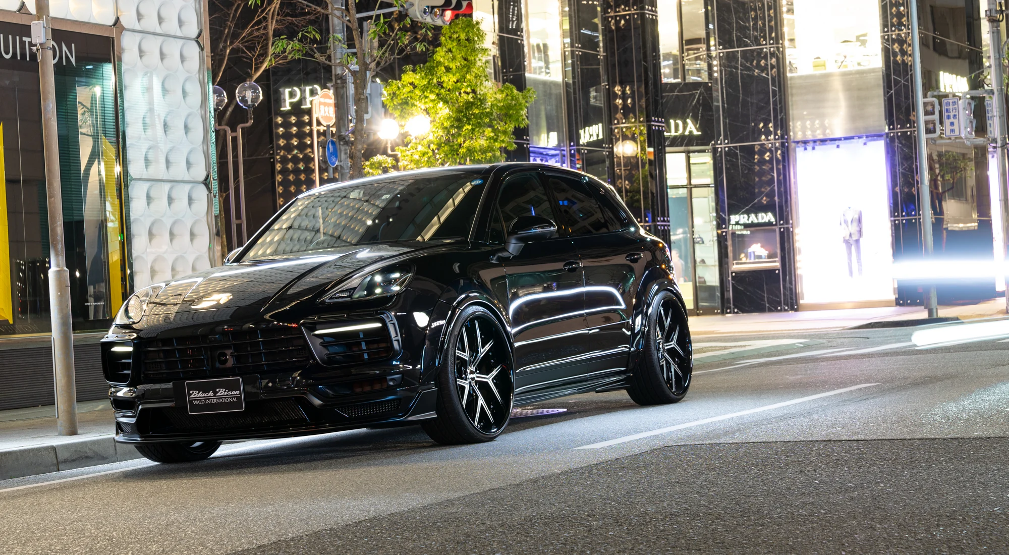 ชุดแต่ง PORSCHE CAYENNE WALD Japan สปอร์ตไลน์ แบล็กไบซัน เอดิชัน ภาพ 18