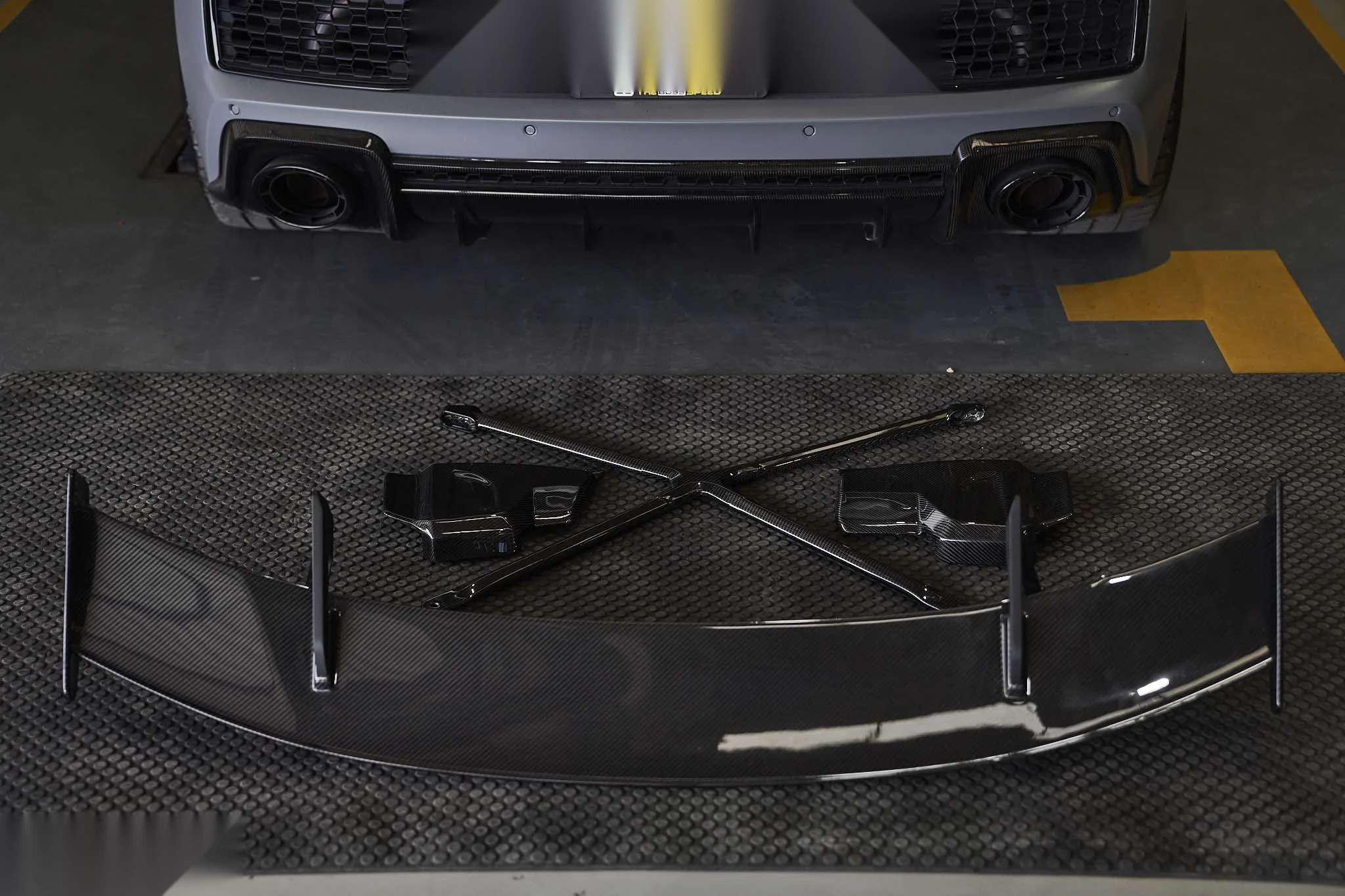 ชุดแต่ง Audi R8 Audi R8 V10 x คาร์บอน Wing & X-BAR Prodrive Shop ภาพ 10