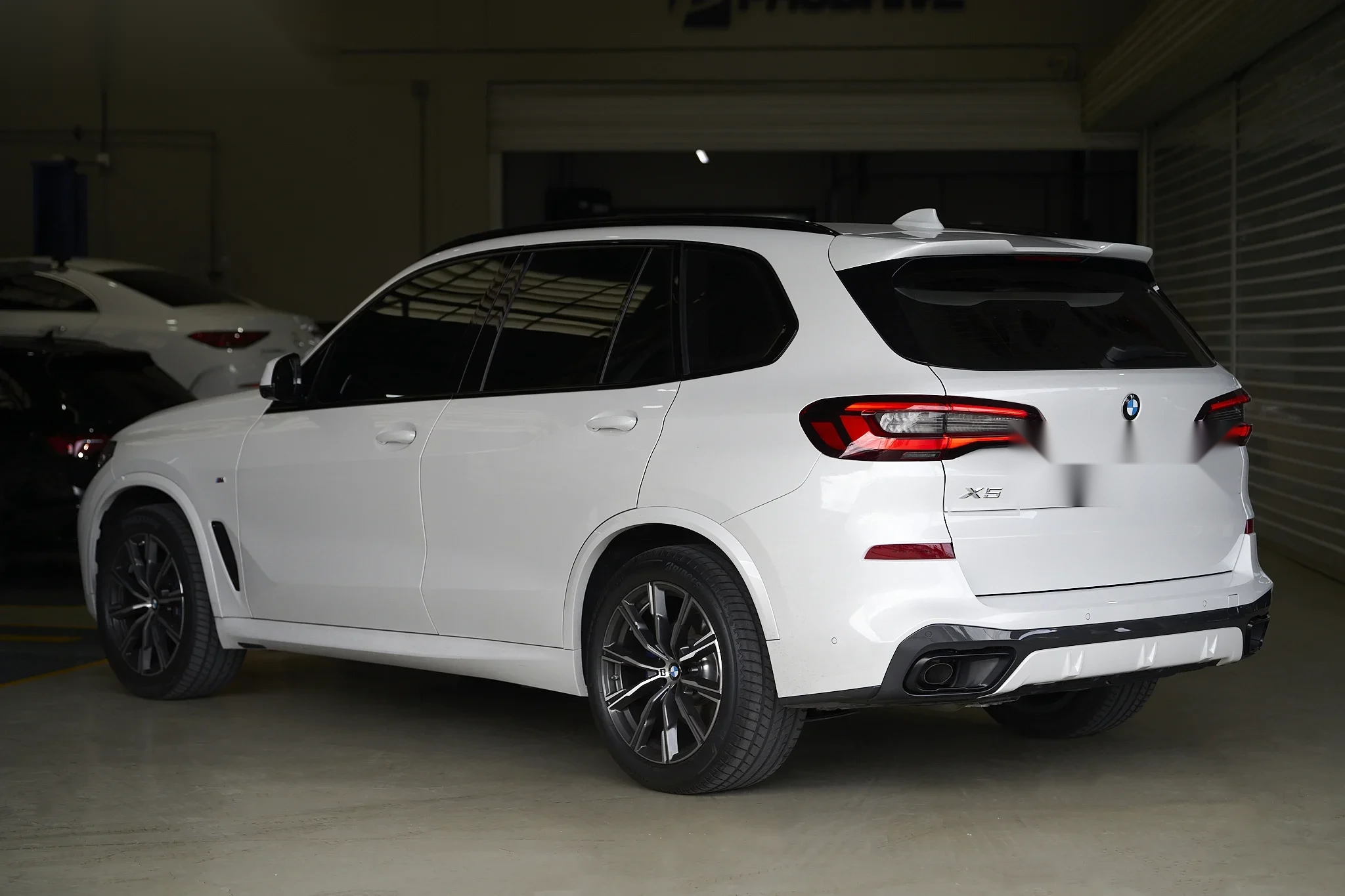 ชุดแต่ง BMW X5 G05 BMW X5 x Original X5M สปอยเลอร์หลังคา + Black Tips Prodrive Shop ภาพ 11
