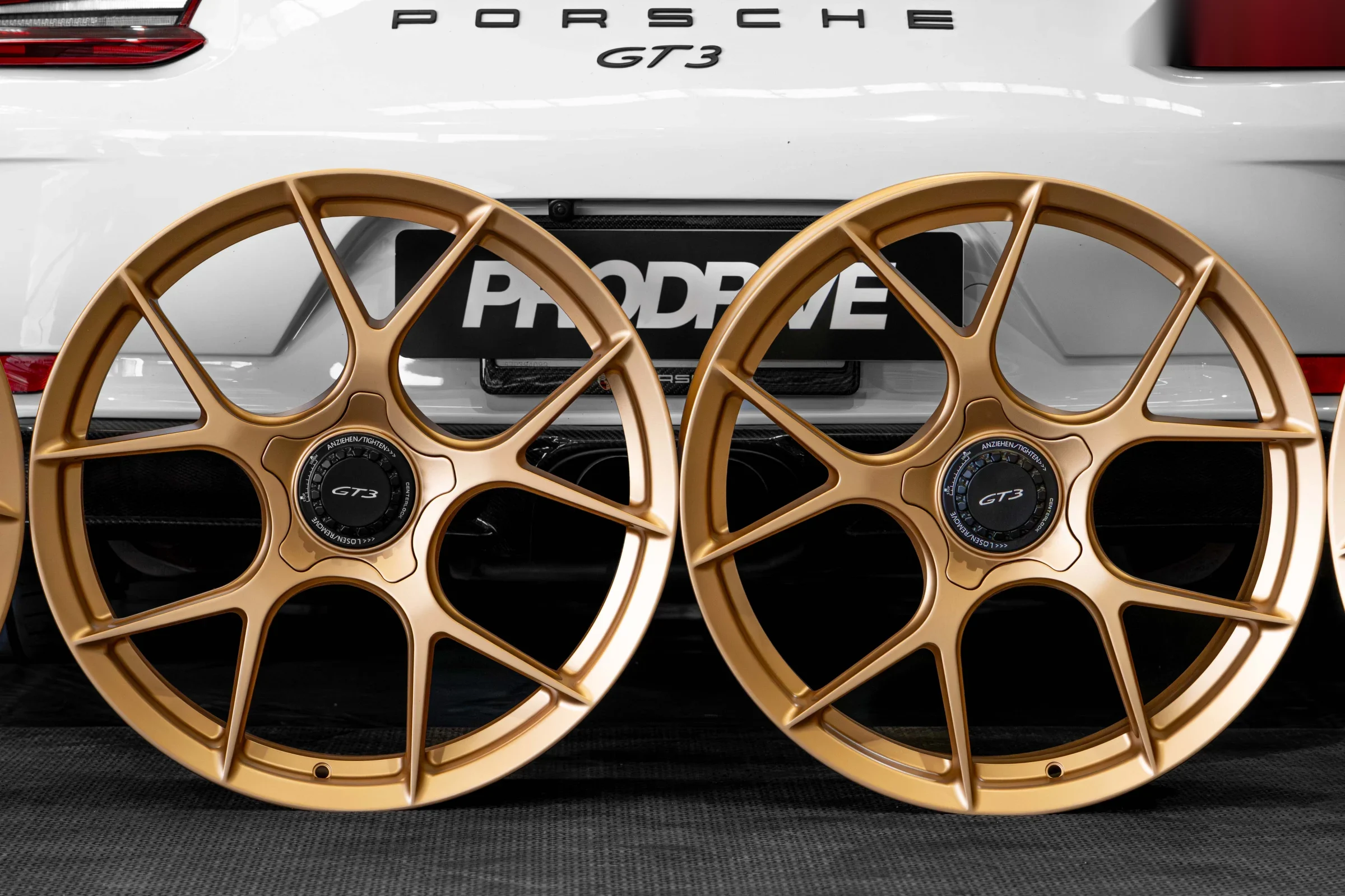 ชุดแต่ง PORSCHE 991.2 SERIES Porsche 991.2 x CNC Custom Forged Wheels 20” x Akrapovic คาร์บอน ดิฟฟิวเซอร์ Prodrive Shop ภาพ 13