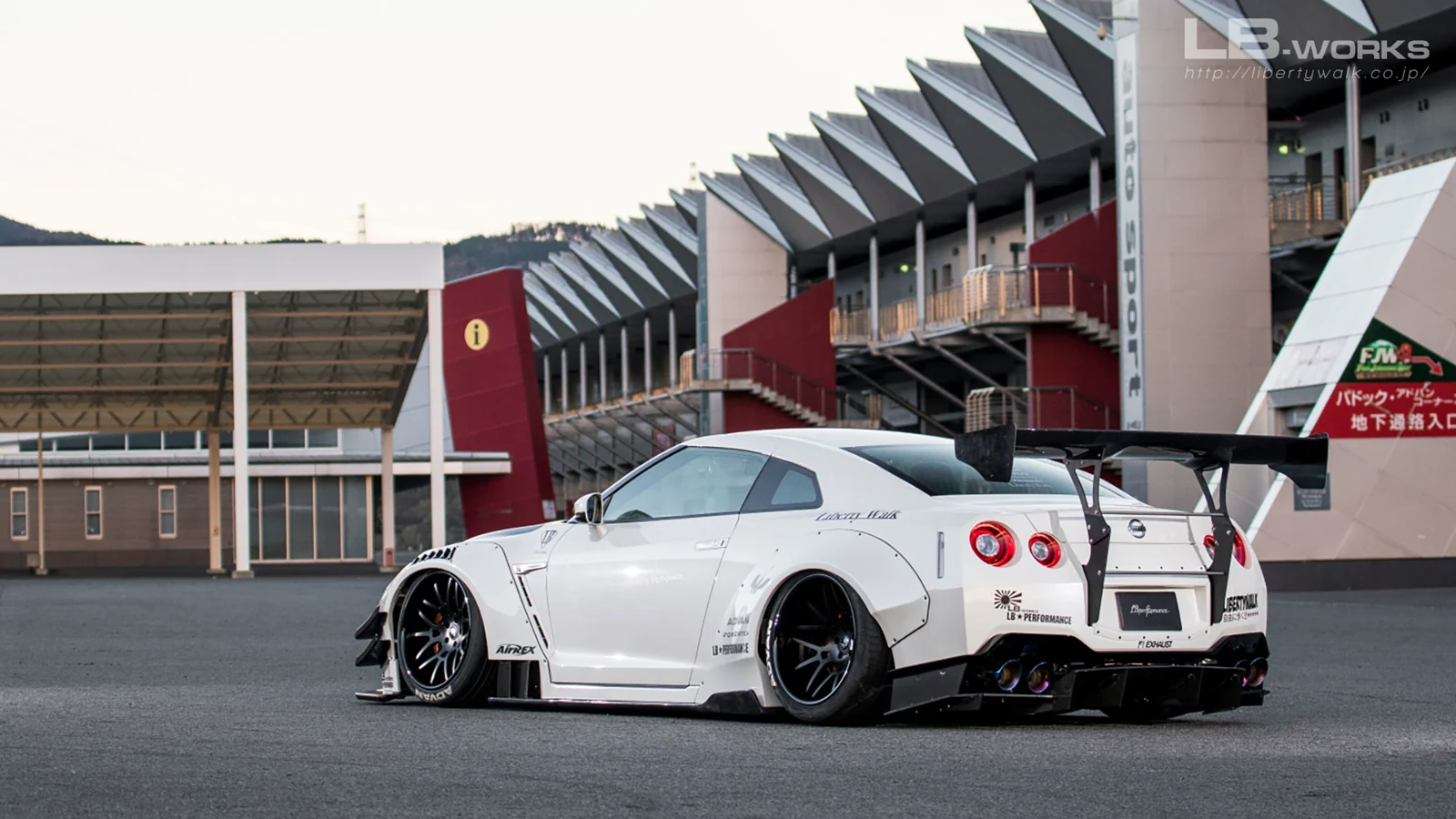 รูปชุดแต่ง ชุดแต่ง Nissan GTR R35 LB Work Type 2 ภาพที่ 2