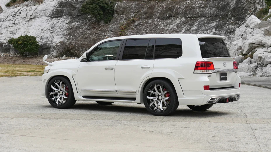 ชุดแต่ง TOYOTA LAND CRUISER 200 WALD Japan สปอร์ตไลน์ ภาพ 24