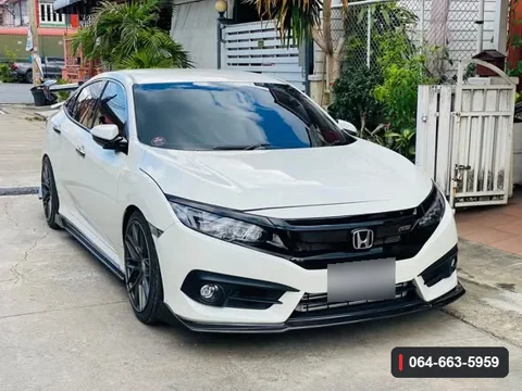 Honda Civic FC มุมด้านหน้า แสดงลิ้นต่อกันชนหน้าติดตั้งบนรถ