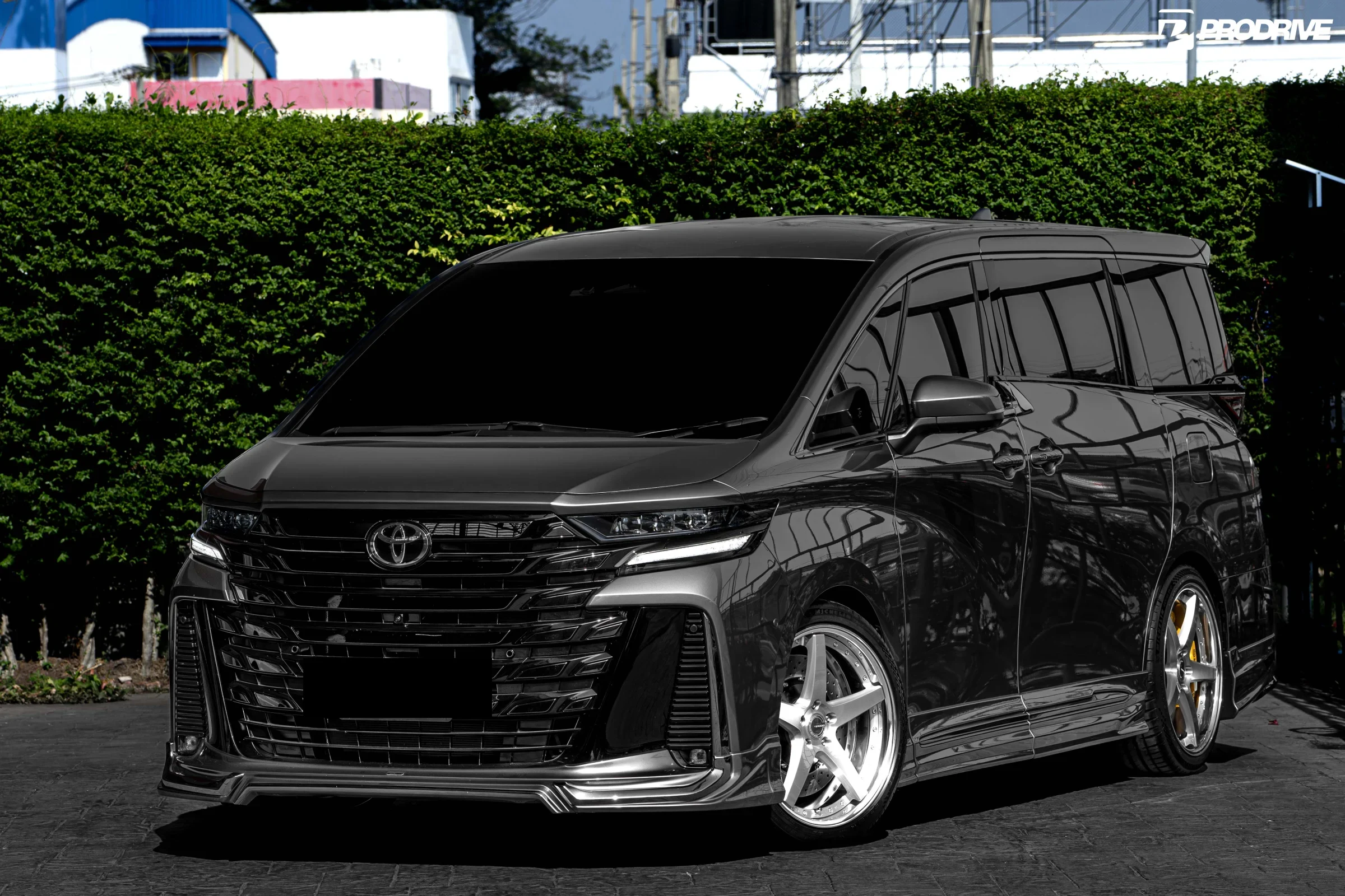 ชุดแต่ง TOYOTA VELLFIRE Toyota Vellfire 40 x Work GNOSIS CVF 21′′ x Brembo GT Brake Kit x PERF Brake x WALD bodykits Prodrive Shop ภาพ 1
