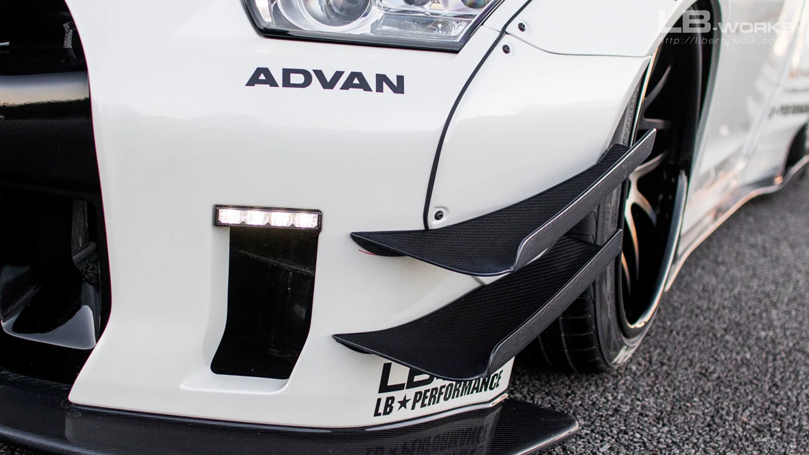 รูปชุดแต่ง ชุดแต่ง Nissan GTR R35 LB Work Type 2 ภาพที่ 4