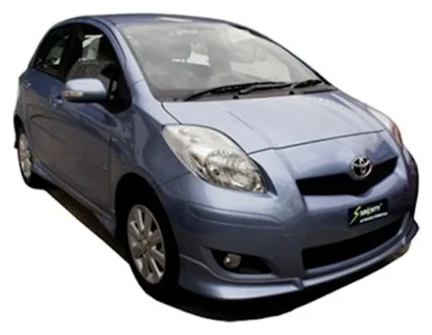 ชุดแต่ง Yaris Hatchback 2009 Limited ภาพรถเต็มคันมุมหน้าจากต้นทาง S-Sporty