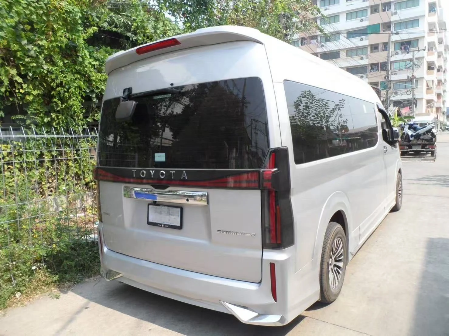 รูปชุดแต่ง ชุดแต่ง TOYOTA Commuter รถตู้ 2019 2025 LM 300 Lexus Style ภาพที่ 10