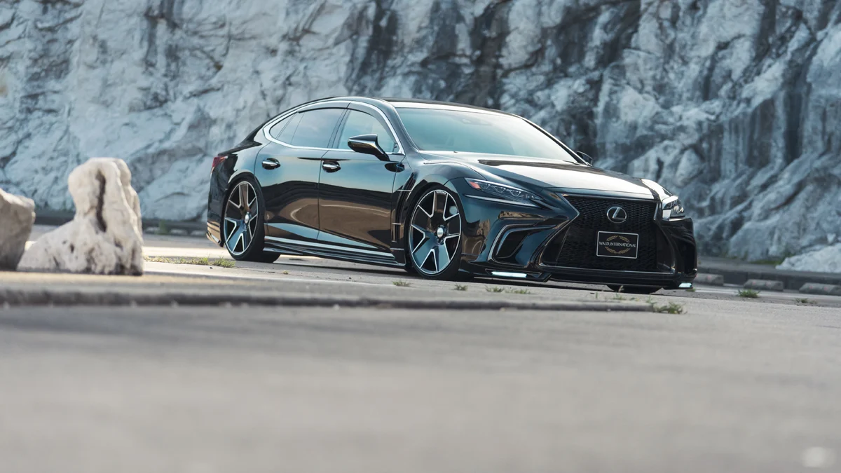 ชุดแต่ง LEXUS LS500/500h F SPORT WALD Japan เอ็กเซ็กคิวทีฟไลน์ ภาพ 25