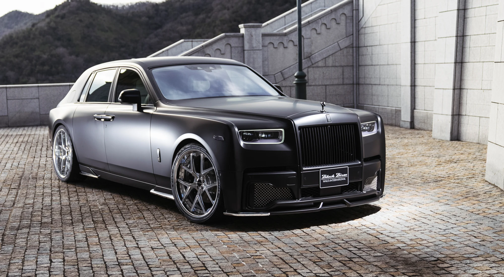 ชุดแต่ง ROLLS-ROYCE PHANTOM 8 WALD Japan สปอร์ตไลน์ แบล็กไบซัน เอดิชัน ภาพ 15