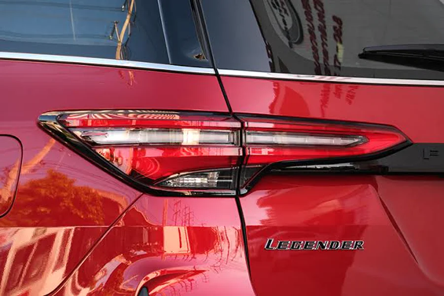 รูปชุดแต่ง ชุดแต่ง TOYOTA Fortuner 2015 2019 เปลี่ยนเป็น Legender ภาพที่ 12