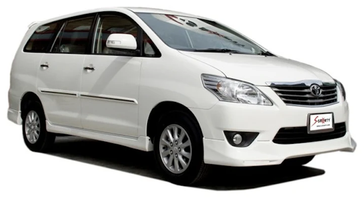 ชุดแต่ง INNOVA 2011 ภาพรถเต็มคันมุมหน้าจากต้นทาง S-Sporty