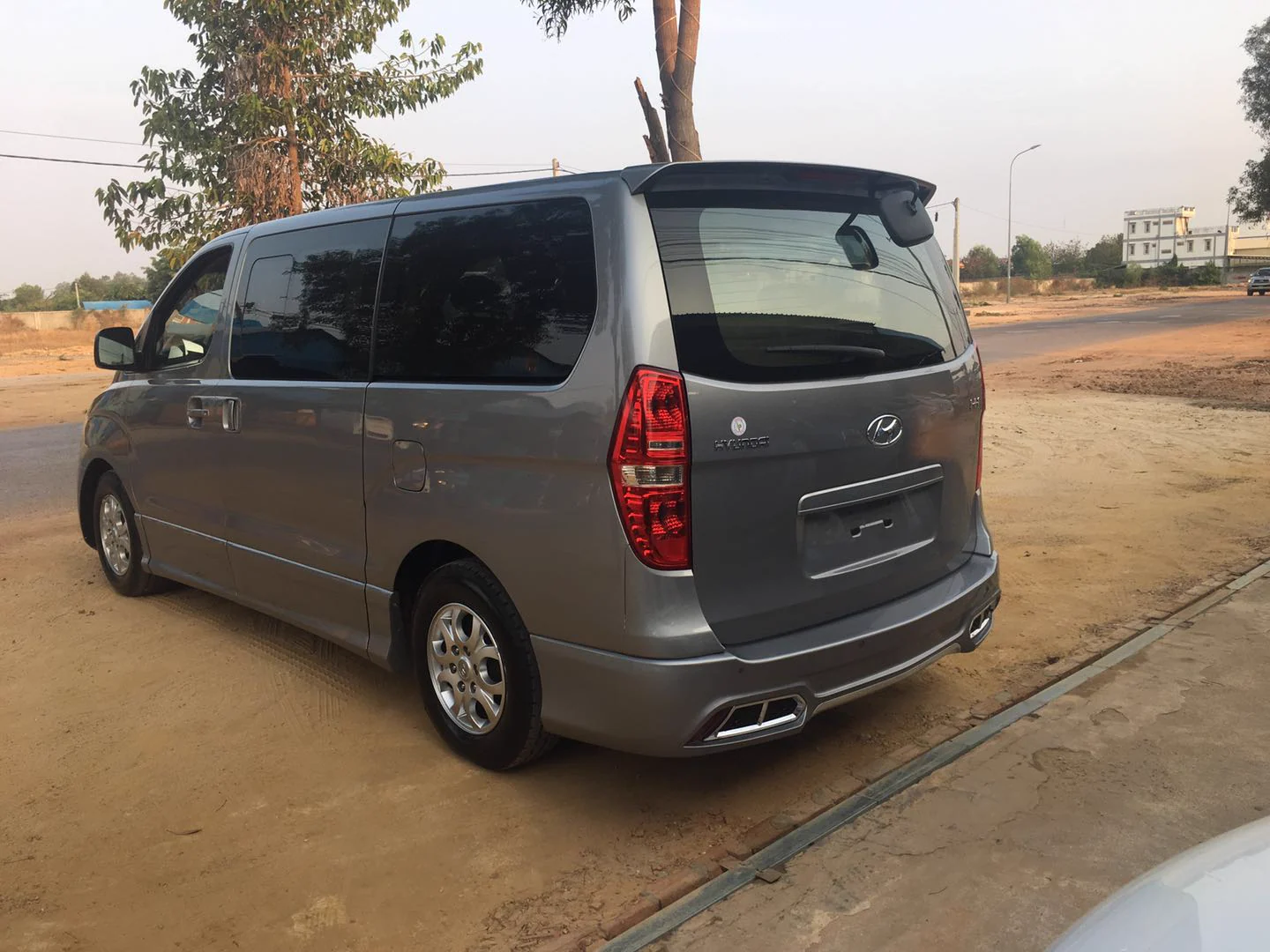 รูปชุดแต่ง ชุดแต่ง Hyundai H1 Royale 17 18 ภาพที่ 16