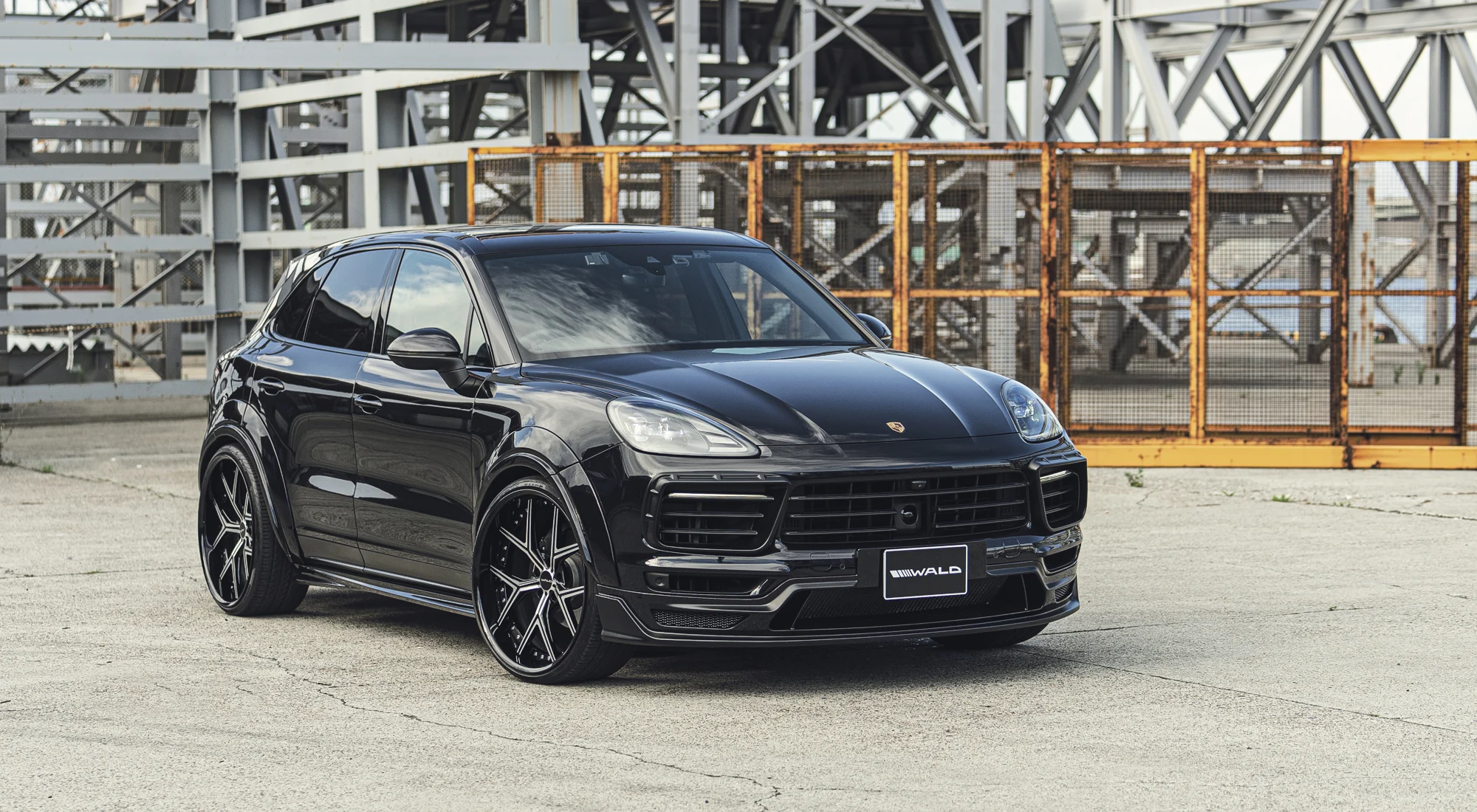 ชุดแต่ง PORSCHE CAYENNE WALD Japan สปอร์ตไลน์ แบล็กไบซัน เอดิชัน ภาพ 16