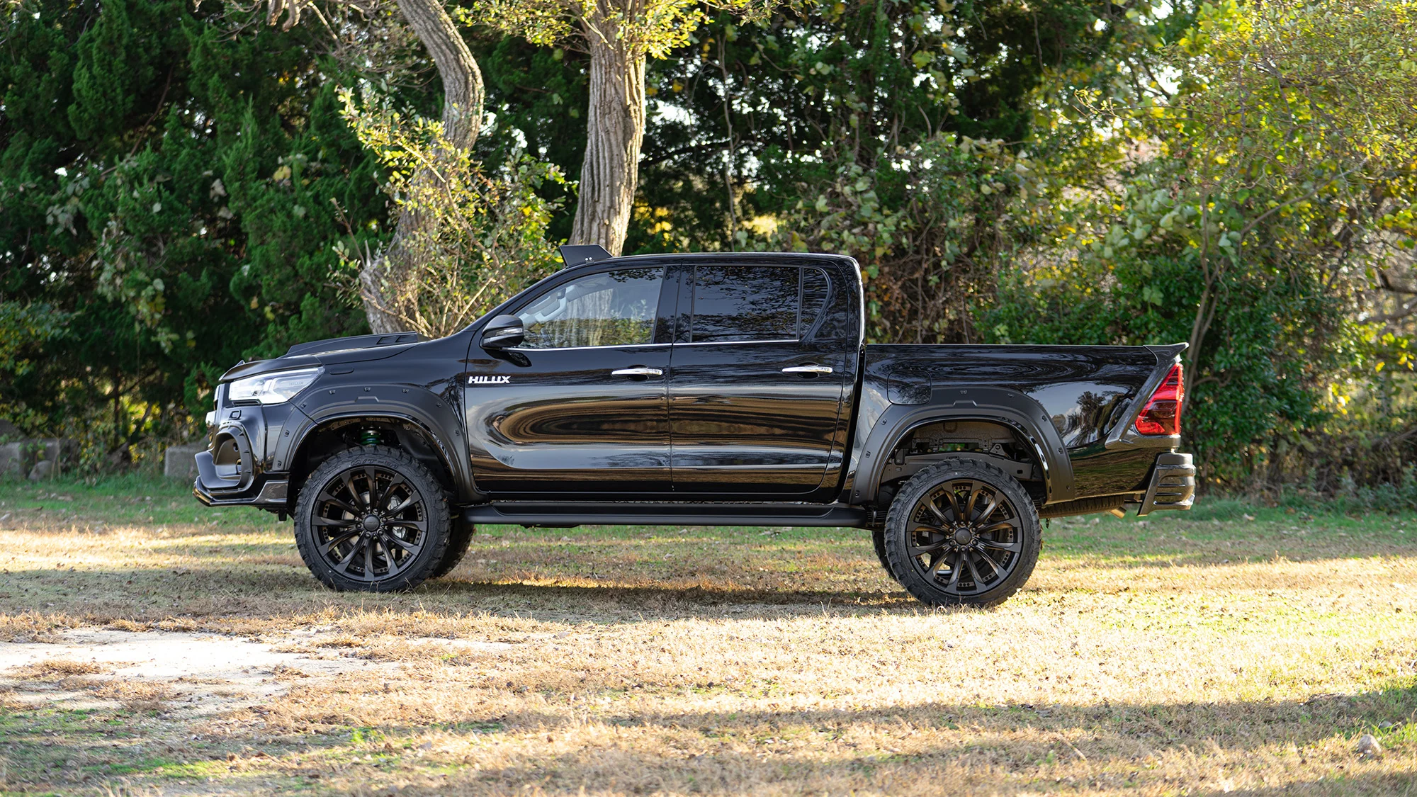 ชุดแต่ง TOYOTA HILUX WALD Japan สปอร์ตไลน์ แบล็กไบซัน เอดิชัน HALF TYPE ภาพ 16