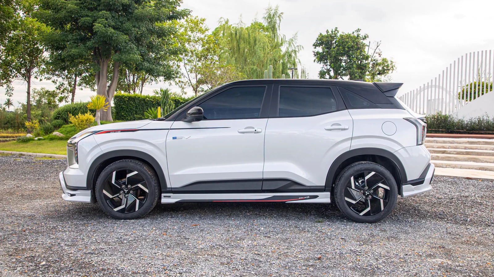 รูปชุดแต่ง ชุดแต่ง Mitsubishi 𝗫𝗙𝗢𝗥𝗖𝗘 ภาพที่ 2