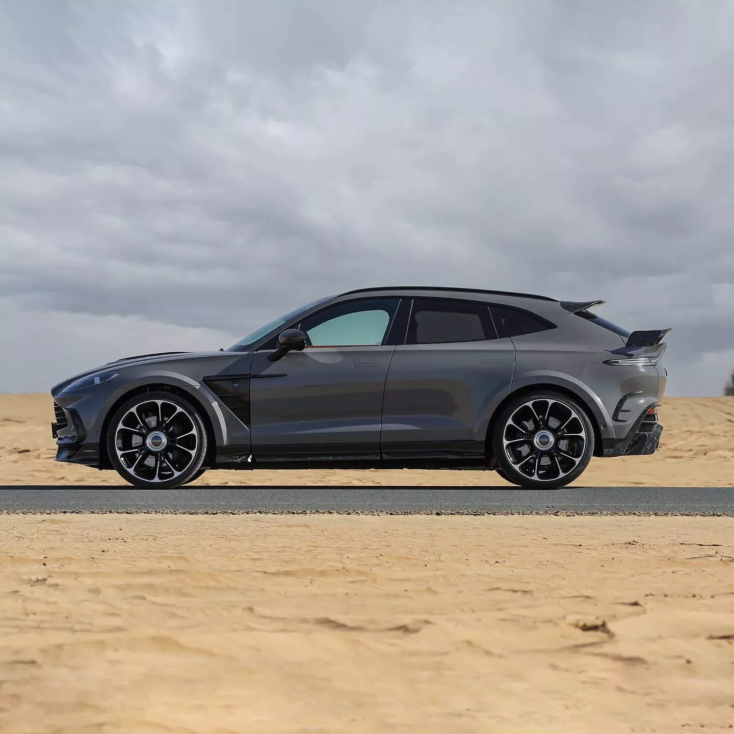 รูปชุดแต่ง ชุดแต่ง Aston Martin DBX Mansory ภาพที่ 4