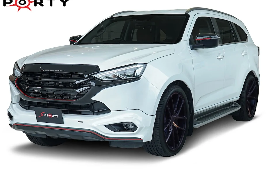 ชุดแต่ง Isuzu MU-X SPORT 1 ภาพรถเต็มคันมุมหน้าจากต้นทาง S-Sporty