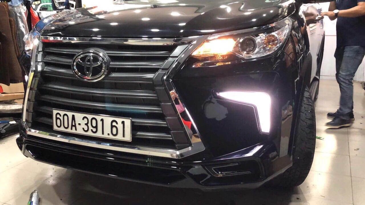 รูปชุดแต่ง ชุดแต่ง Toyota Fortuner 2015 2019 V.2 HK ภาพที่ 13