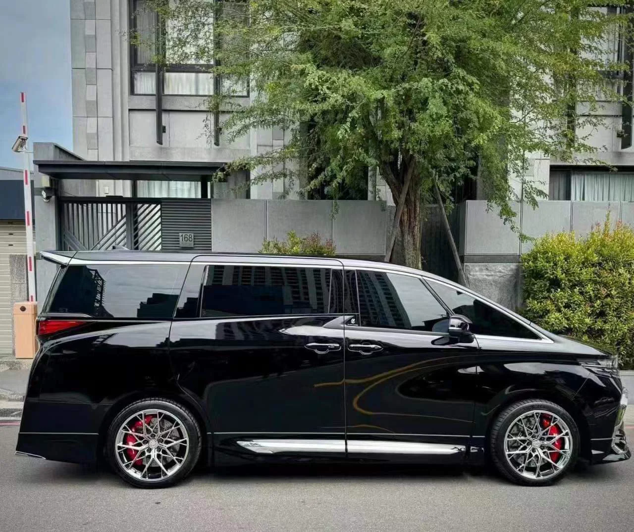 รูปชุดแต่ง ชุดแต่ง Toyota Alphard AH40 24 28 AH40 Modellista ภาพที่ 13