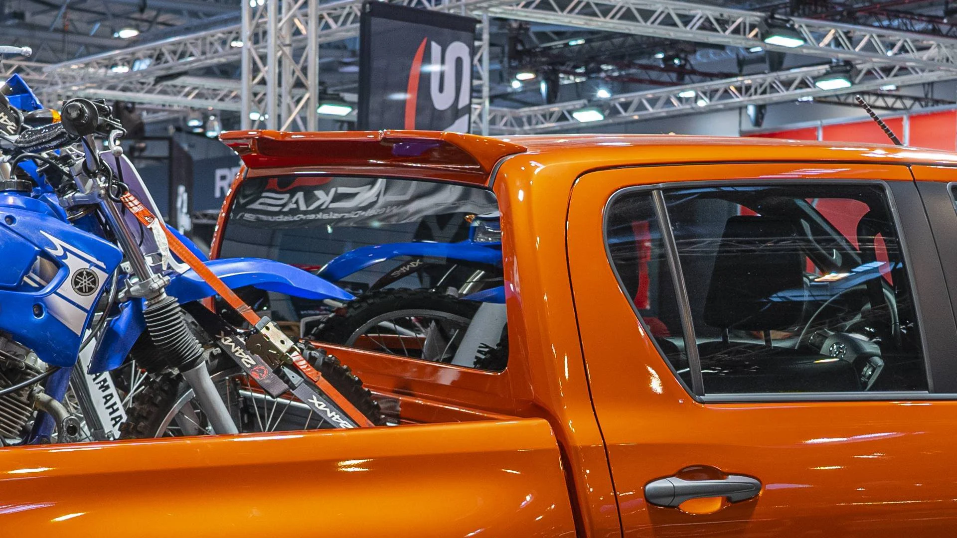สปอยเลอร์หลังคา Prior Design TOYOTA Hilux Invincible 2018+ ภาพสินค้าที่เลือก