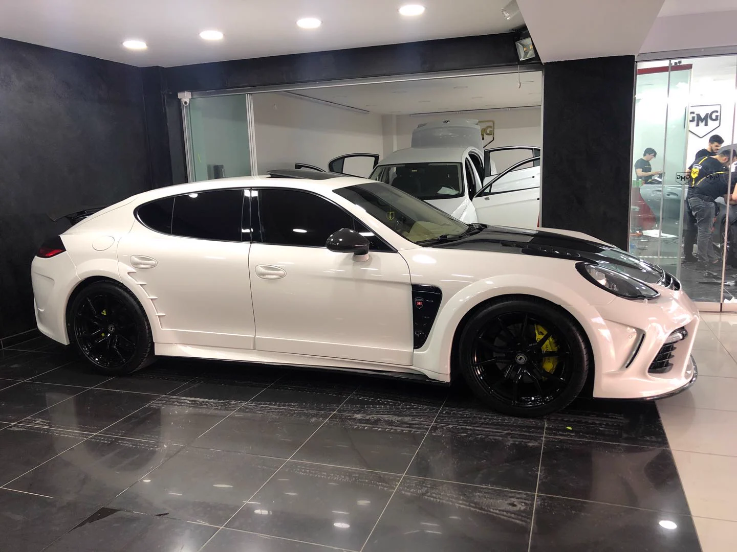 รูปชุดแต่ง ชุดแต่ง Porsche Panamera 970 ปี 09 16 Mansory ภาพที่ 2