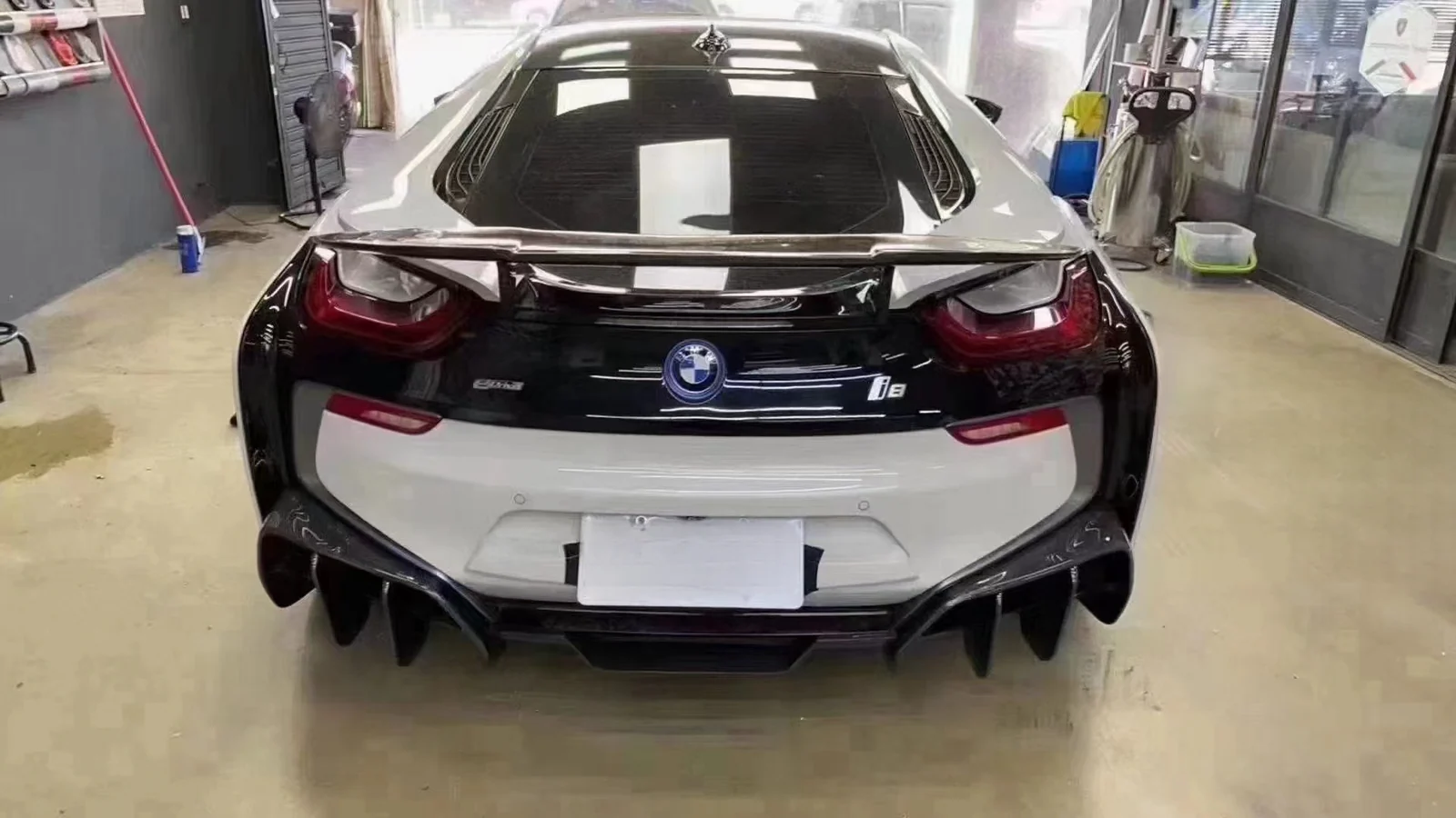 รูปชุดแต่ง ชุดแต่ง BMW i8 Carbon01 ภาพที่ 4