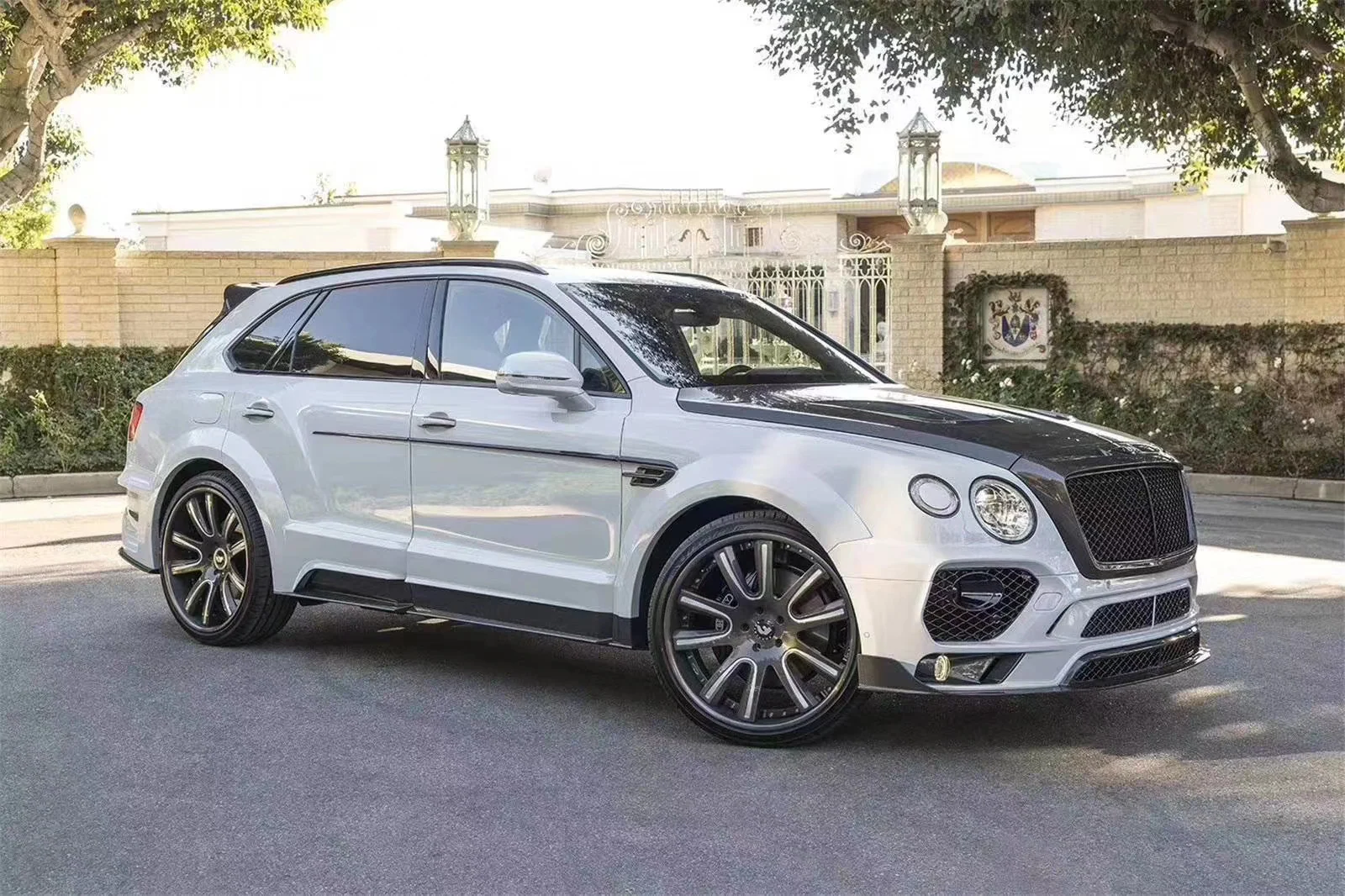 รูปชุดแต่ง ชุดแต่ง Bentley Bentayga Mansory ภาพที่ 4