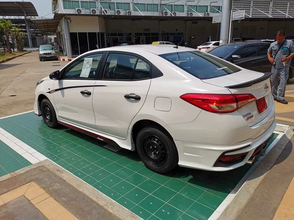 รูปชุดแต่ง ชุดแต่ง Toyota Yaris Ativ 17 19 Faustino 4 Door ภาพที่ 4